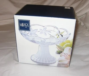 Plato de cristal Mikasa Garden Terrace con patas Bon Bon 5,5 pulgadas nunca usado en caja - Imagen 1 de 3