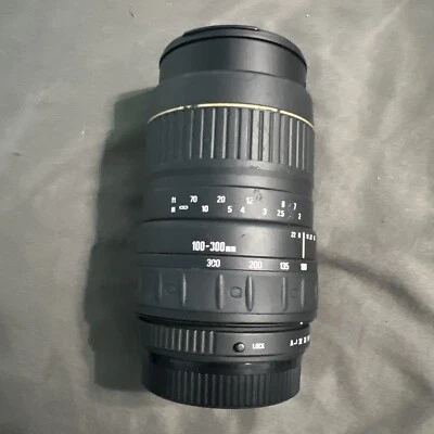 Quantaray 100-300mm 1:4.5-6.7 Autofocus Zoom for Pentax AF Lens W/ 55mm UV Lens - Image 1 of 4