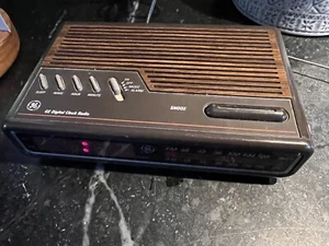 Vintage GE Digital Alarm Clock AM FM Radio Woodgrain Works - Picture 1 of 1