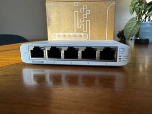 Ubiquiti UniFi Switch Flex Mini 3-Pack Managed Gigabit PoE 10/100/1000 - Picture 1 of 6