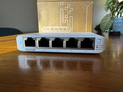 Ubiquiti UniFi Switch Flex Mini 3-Pack Managed Gigabit PoE 10/100/1000 - Image 1 of 4