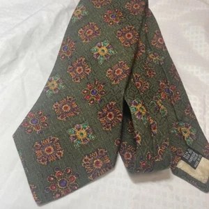 Extremely beautiful condition CHANEL silk tie deep green - Picture 1 of 9