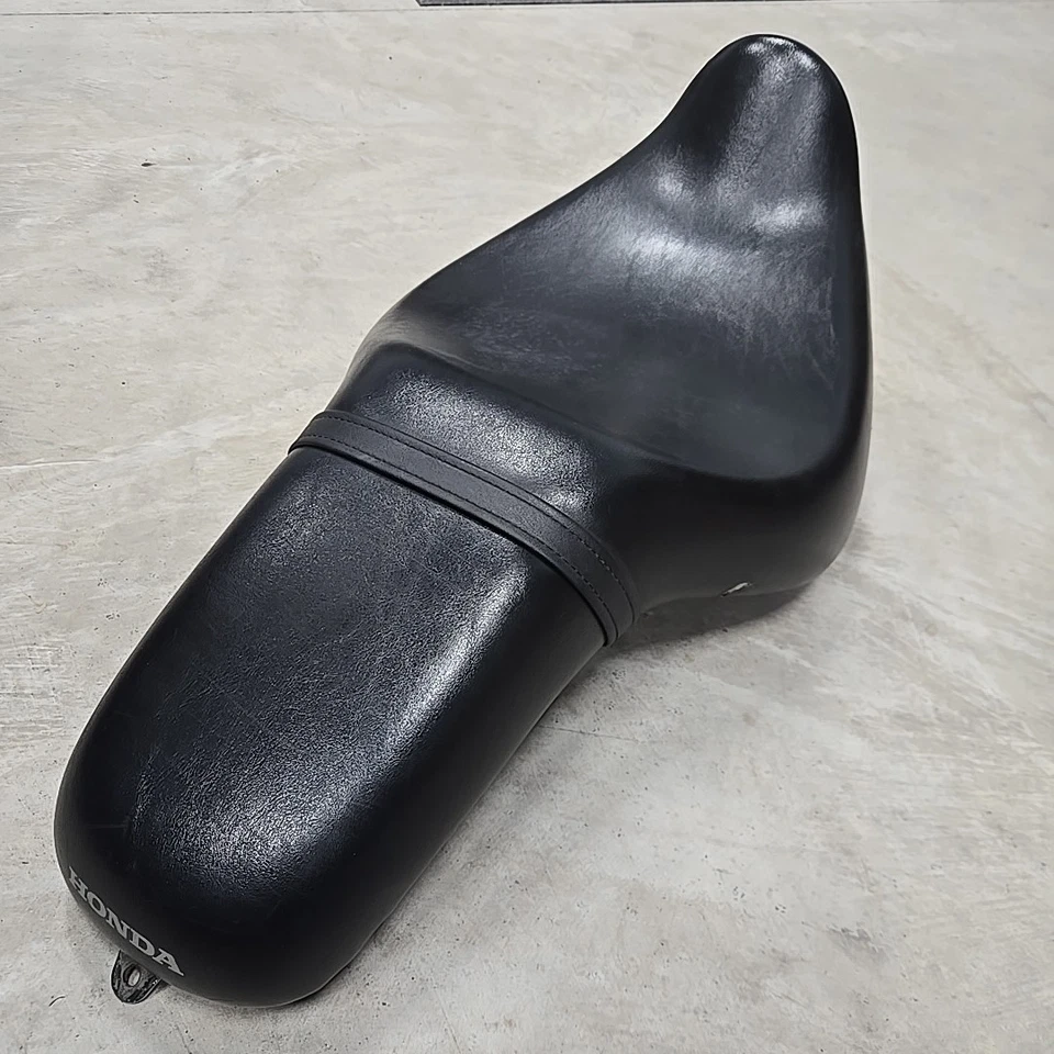 2000-2007 Honda Shadow Sabre 1100 VT1100C2 VT1100 OEM Seat Assembly - Image 1 of 4
