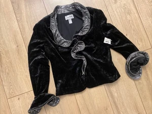 NUEVO CON ETIQUETAS Joseph Ribkoff Chaqueta Terciopelo Blazer Animal Plateado Negro Mujer Años 90’s 12 $274 - Imagen 1 de 16