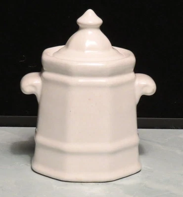 Pfaltzgraff Heritage White Sugar Bowl & Lid Vintage USA  Castle Mark 5 3/4" - Image 1 of 4
