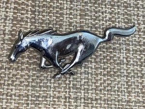 Ford Mustang Running Pony Grill Emblem Vintage OEM D1ZB-6216AA 1971 - Bild 1 von 4