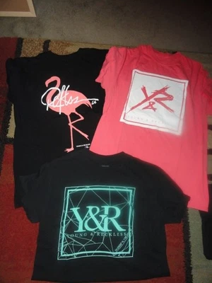 LOT OF 3 YOUNG & RECKLESS ADULT BLACK & PINK TSHIRTS  BLACK SIZE MED (TUB8) - Image 1 of 4