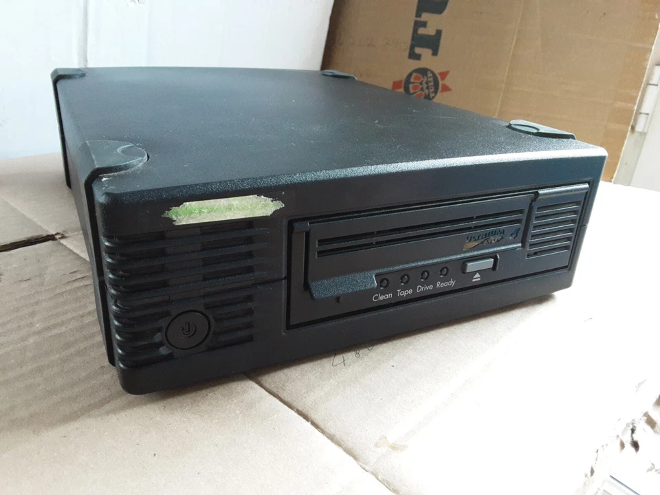 HP Quantum LTO4 SCSI External Tape Drive BRSLA-0704-AC EB656AS - Image 1 of 4