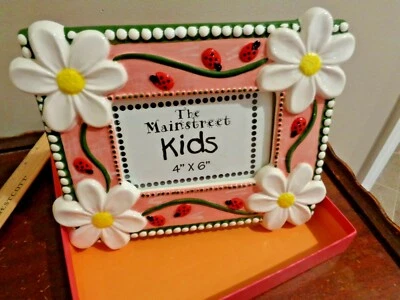 Mainstreet Pink Porcelain Kid's with Daisy Flower Picture Frame Holds 4 x6 Photo - Image 1 of 4
