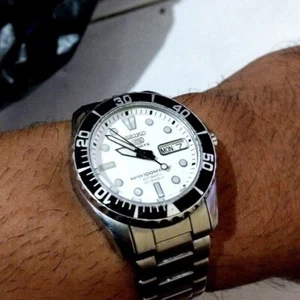 RARE Seiko 5 Sports SNZF23 Baby Mini Sea Urchin White Dial Automatic Mid Size - Picture 1 of 3