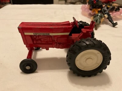 Vintage Ertl 1/32 International Harvester w/frontend die-cast tractor red/white  - Image 1 of 4