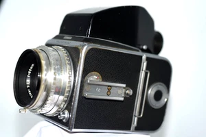 HASSELBLAD 1000F Carl Zeiss Tessar 80/2.8 mit 12 ex. filmmagazin. 90* PRISMA. - Bild 1 von 21