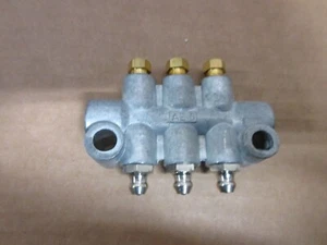 Distributore di grasso AE-61 con uscita parallela - Foto 1 di 1