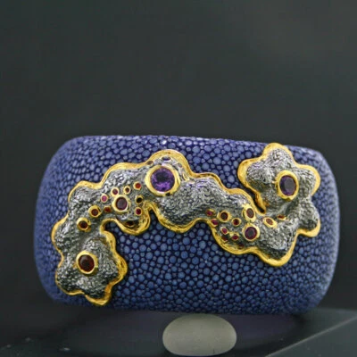 Rochenleder Armreif mit Edelsteinen Galaxy 925er Silber vergoldet Handarbeit - Bild 1 von 4