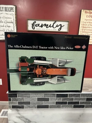1/16 Precision Allis Chalmers D-17 w/ New Idea Mounted Corn Picker - Image 1 of 4