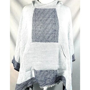 Poncho con capucha Vince Camuto para mujer con borde gris/azul talla única OS - Imagen 1 de 10