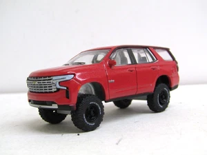 SUV Chevy Tahoe rojo elevado personalizado greenlight 1/64 - Imagen 1 de 4