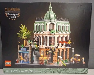 LEGO Icons: Boutique Hotel (10297) Brandneu versiegelt im Karton. - Bild 1 von 5