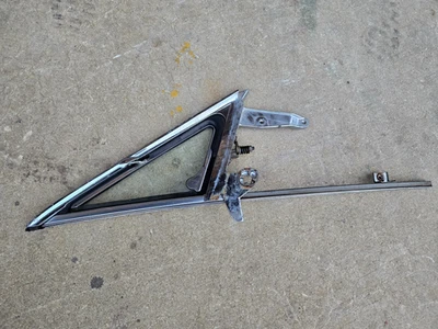 1964 1965 1966 Ford Mustang C4ZB-6522222-F RH Passenger Side Vent Window Frame Foto 1 de 4