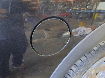 Puerta de llenado de combustible Ram1500 Sku #4254163 2015 Foto 1 de 4