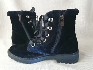 Schwarzer Samt Schuhe Boots Gr.41 Stradivarius Satinband Reißverschluß weich,süß - Bild 1 von 9