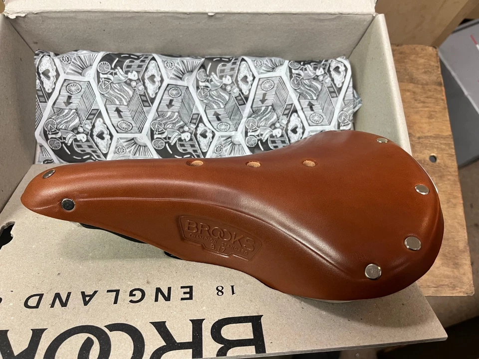 Brooks B17 Saddle Honey Leather Standard Bicycle