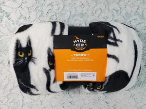 Black Cat Halloween Throw Blanket White Background 50"x60" Hyde & Eek 2019 - Picture 1 of 3