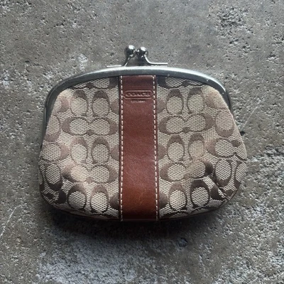 Monedero Kisslock vintage Coach Signature (marrón) con herrajes plateados Foto 1 de 4