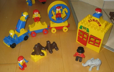 Lego Duplo Zirkus Clown Tiere Kanone Auto Figuren Drehrad Zirkusdirektor  - Bild 1 von 4
