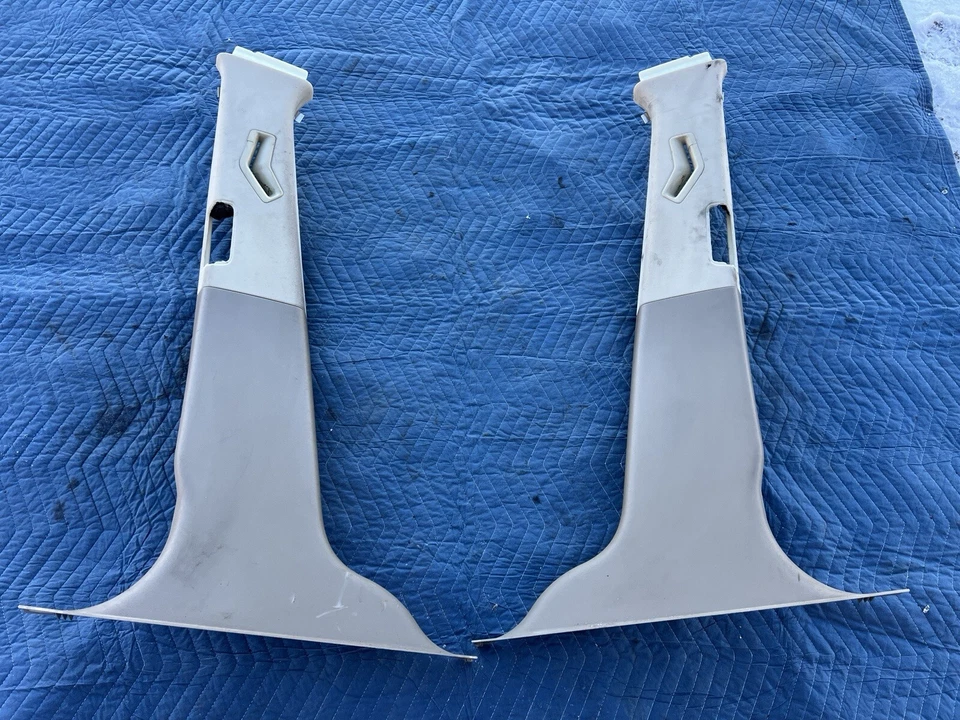 Volvo XC70 2008-2013 par de molduras de pilar B izquierdo y derecho interior bronceado OEM #4302E Foto 1 de 4