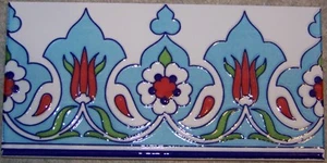 10 türkisch hellblau 4 Zoll x 8 Zoll erhöht Iznik Keramik Tulpe & Gänseblümchen Fliesenrand  - Bild 1 von 3