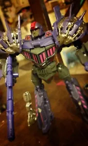 CUSTOM TRANSFORMERS: Custom Painted Deluxe Class Astrotrain - Bild 1 von 5