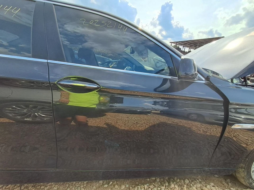 (LOCAL PICKUP ONLY) Passenger Right Front Door Electric Fits 11-16 BMW 528i 2600 - Image 1 of 1