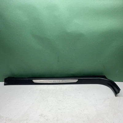 Cubierta de placa de peldaño de umbral de puerta delantera derecha Hyundai Genesis 2013-2016 Foto 1 de 4