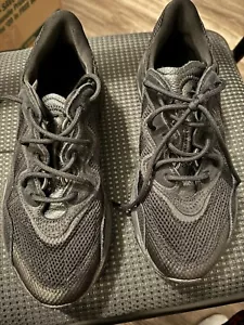 Size 7.5 - adidas Ozweego Black Carbon - Picture 1 of 11