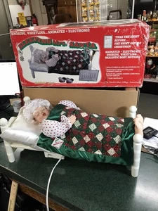Telco Motion-ettes SCHLAFENDE MRS. SANTA animiertes Schnarchen Pfeifen im Bett mit Box! - Bild 1 von 7