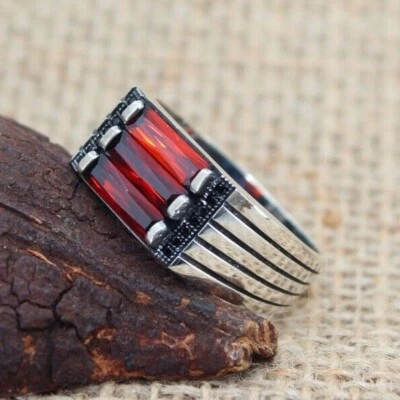 Anillo Baguette de plata de ley 925 con piedra de circón rojo para hombre Foto 1 de 4
