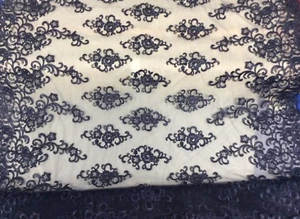 Hardy'sTextile 100% Poly Tulle /Mesh Fabric with Embroidered Flowers - Foto 1 di 5