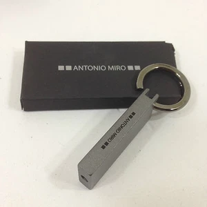 Antonio Miro keychain (T-0985) - Picture 1 of 1