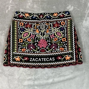 Falda Mujer Colección Herencia Pequeña Negra Floral Bordada Mini Zacatecas - Imagen 1 de 10