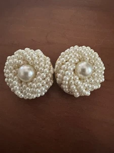 Vintage Clip Ohrringe Kunstperlen groß mittig mit Cluster klein um - Bild 1 von 3