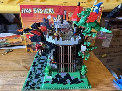 LEGO Castle: Dragon Knights: Fire Breathing Fortress 6082 (1993) Very Rare - Image 1 of 4