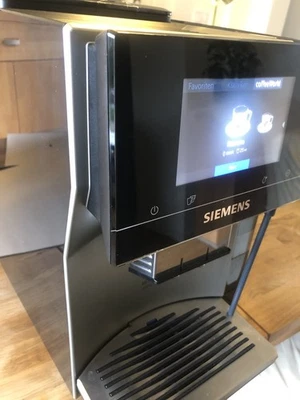 SIEMENS Kaffeevollautomat EQ700 (DEFEKT! Für Ersatzteile) classic TP715D47, - Bild 1 von 4