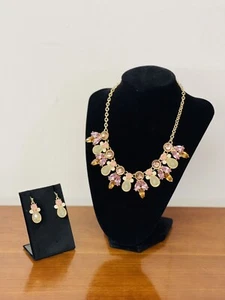 New Women’s Gold Tone Bib Drop Dangle Statement Necklace & Earrings Set - Bild 1 von 8