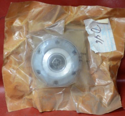 Almohadilla de botón de bocina azul Mopar P207AB2 volante Dodge Daytona Turbo Z 1984 nuevo de lote Foto 1 de 4