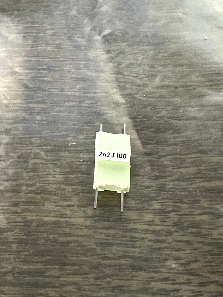 Condensador 2n2 J100 2n2J100 2.2nF.100V. ENVIADOR DE ESTADOS UNIDOS Foto 1 de 1