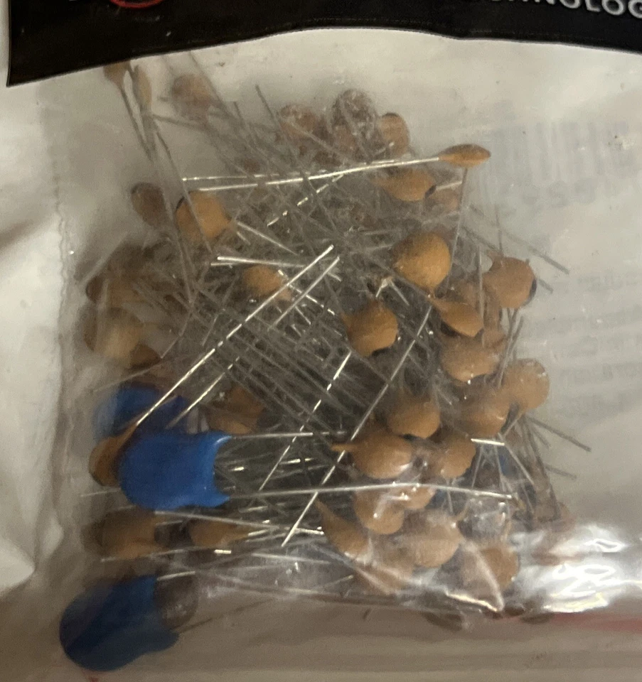 RadioShack 272-0801 Condensadores de Disco Cerámico, Paquete de 100 Tamaños Surtidos, Nuevo Foto 1 de 3