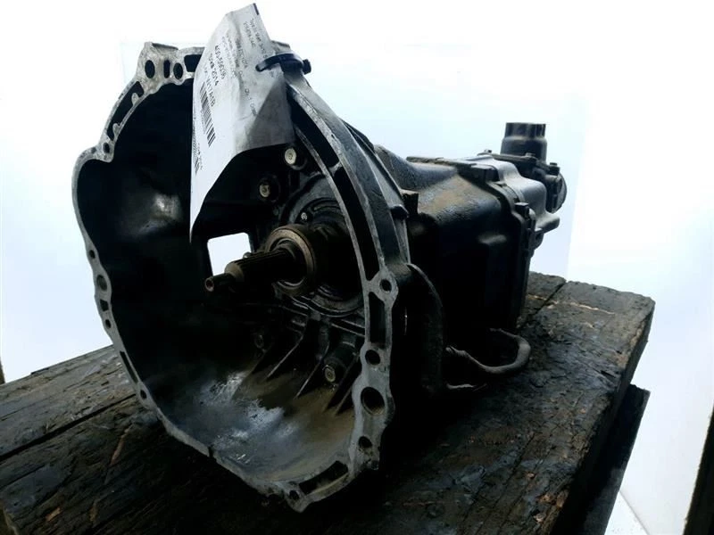 82 83 TOYOTA PICKUP 3.0L 4WD 4 SPEED MANUAL TRANSMISSION W50 3303035120 — 第 1/4 张图片