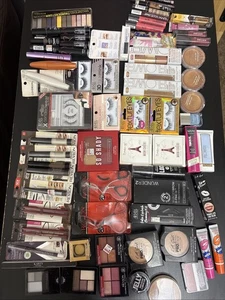 Pacchetto trucco misto cremoso Revlon Maybelline LA Girl Rimmel Ardell NYX e 70 pezzi - Foto 1 di 5