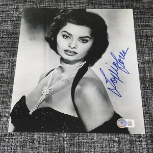SOPHIA LOREN SIGNED AUTOGRAPH 8X10 PHOTO SEXY ACTRESS LEGEND BECKETT BAS - Picture 1 of 1